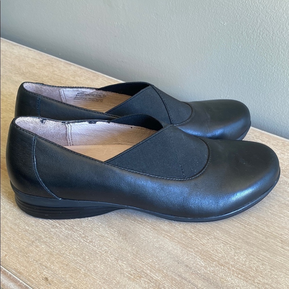 Women’s Dansko black shoes. Size 38. Gently used great condition.​​​​​​​